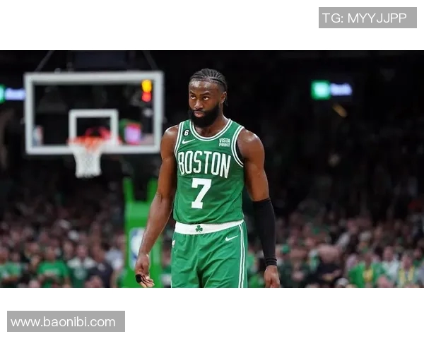 杰伦布朗如何在NBA赛场上展现领袖风范与卓越球技